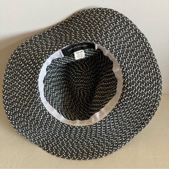 Marilyn Monroe hat ..unfortunately  was just a tad too small for my big head 😅 - Picture 8 of 9